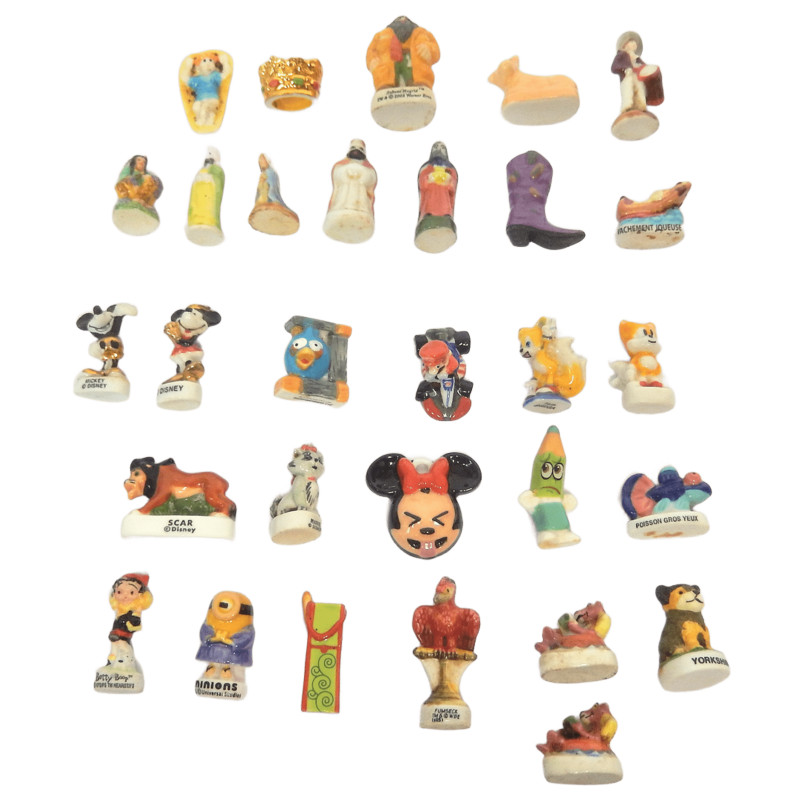 LOT DE 30 FEVES PORCELAINE ASSORTIES
