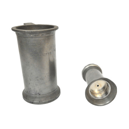 LOT MESURE 1/2 LITRE ET PORTE BRIQUET EN ETAIN
