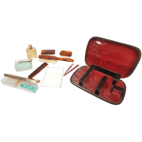 ANCIENNE TROUSSE DE TOILETTE AVEC TOUS SES ACCESSOIRES
