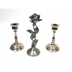 LOT FLEUR EN ETAIN ET 2 BOUGEOIRS EN METAL