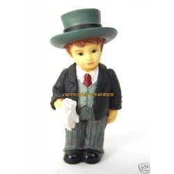 FIGURINE PETIT MARIE AVEC GANTS ET CHAPEAU EN RESINE