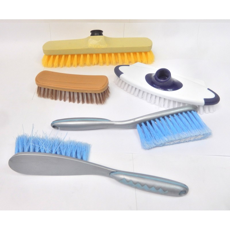 LOT BROSSES ET BALAYETTES 5 PIECES LOT BROSSES ET BALAYETTES 5 PIECES