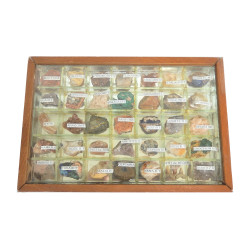 ANCIEN COFFRET MINERAUX 35...