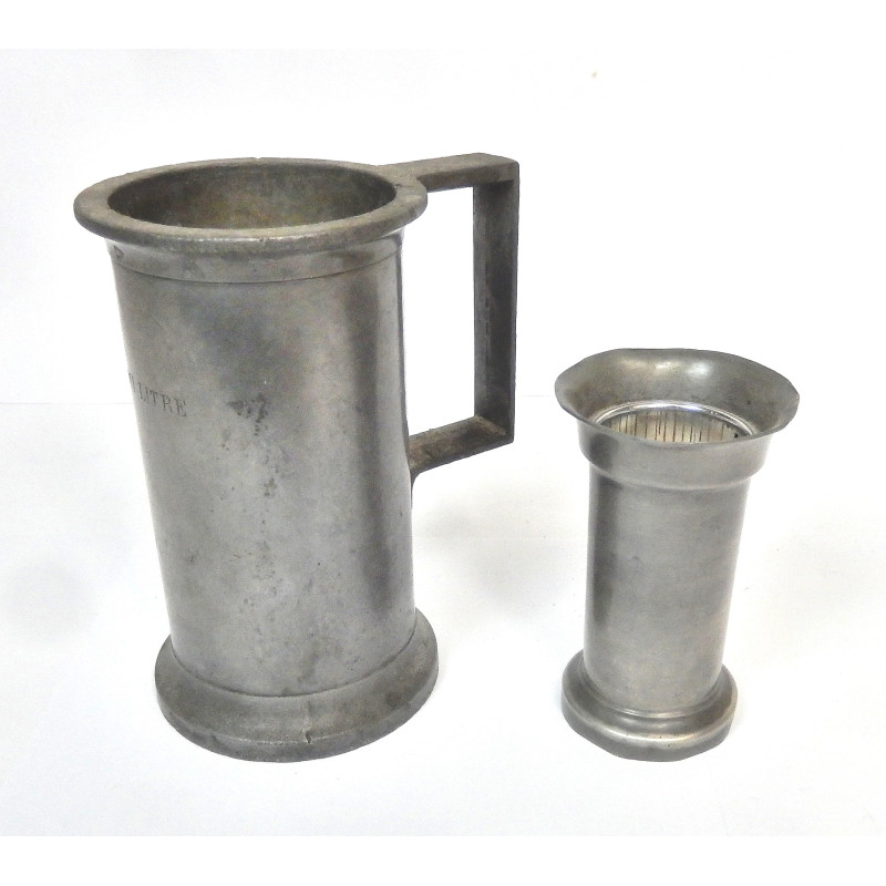 LOT MESURE 1/2 LITRE ET PORTE BRIQUET EN ETAIN