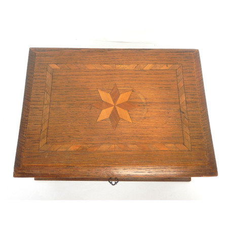 ANCIEN COFFRET EN BOIS AVEC DECORS MARQUETERIE