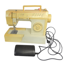 MACHINE A COUDRE VINTAGE...