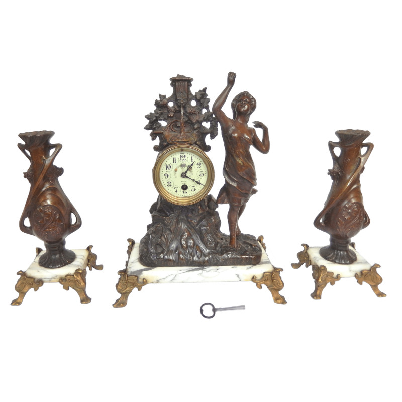 GARNITURE DE CHEMINEE PENDULE ET 2 VASES REGULE